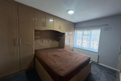 Rowan Road, West Drayton photo 3