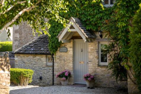 4 - Church Cottage - GL7 5HX - Web.jpg