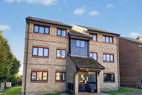 2-bed flat on Alexandra Court, Bridport, £875/mo