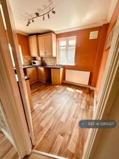 Corringham Road, Stanford-Le-Hope, SS17 photo 4