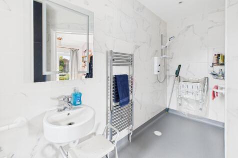 CAM02519G0-PR0326-STILL010