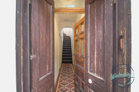 Entrance hallway &amp; porch