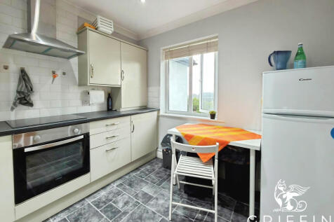 High Street, Aveley, South Ockendon, RM15 photo 4