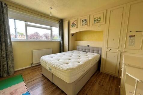Watermead Road, Luton, Beds photo 3