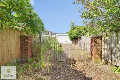 Driveway  Garage - EweMove Cannock