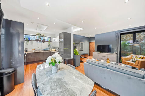 4 bed, 3 bath Town House in leeds - Photo 15