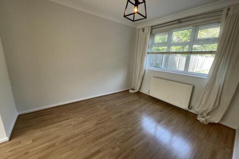 THURLESTONE DRIVE, HAZEL GROVE photo 3