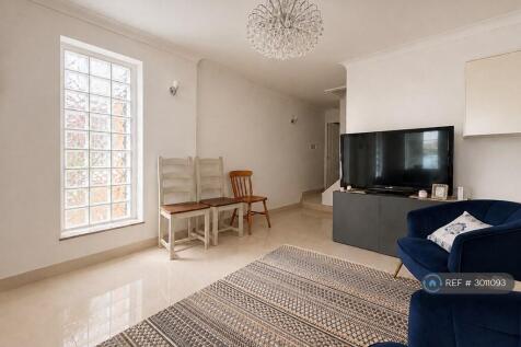 Bannister Close, Greenford, UB6 photo 3