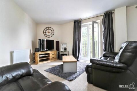 LOUNGE/DINING AREA