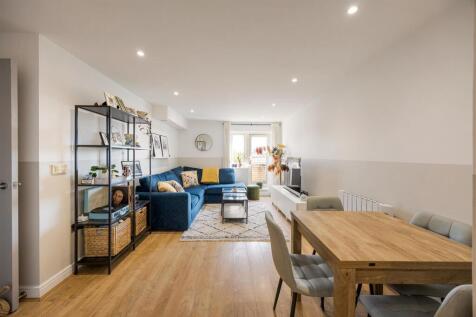 Connington Crescent, E4 6LW