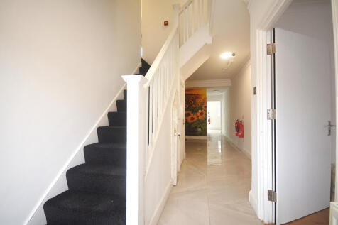 Nine Bedroom End Terrace House to rent