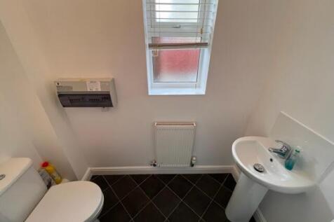 Broadway, Yaxley, Peterborough, Cambridgeshire, PE7 3NR photo 3