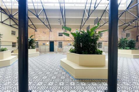 GRAND COMMUNAL ENTRANCE &amp; HISTORIC HUB