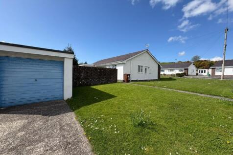 Garage and Garden to Side.JPEG