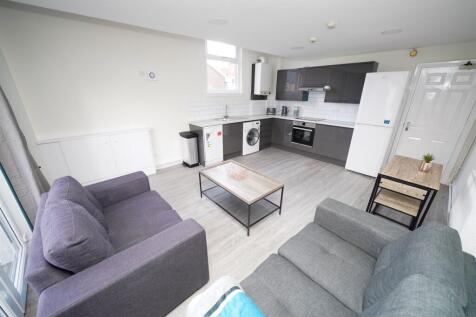 4-bed flat on Flat F, Broomhall Street, Broomhall, S3, £1,768/mo