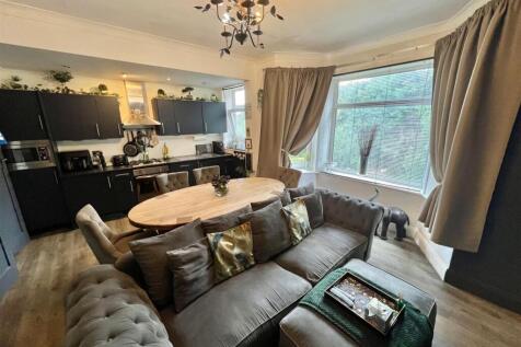 Bramleys Estate Agents - West Close - Fartown (5).