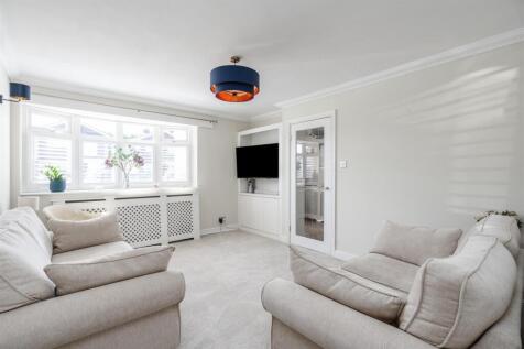 4 Ravenswood Drive_1.jpg
