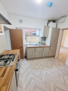 New 6 Bedroom 6 En-suite Spacious House  photo 4