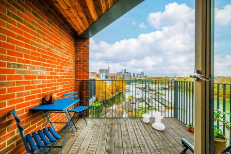 London, E3 - property photo