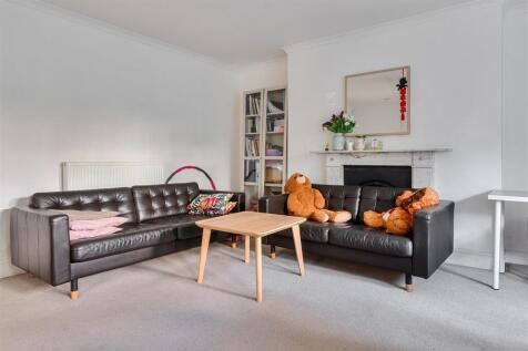 F1 17 WELLINGTON PARK LIVING ROOM.jpg