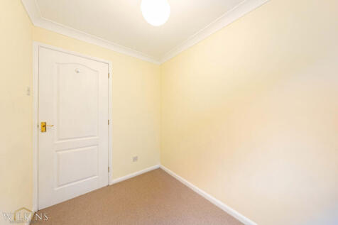 Highlands Drive, Burton-on-Trent, Staffordshire, DE15 photo 4