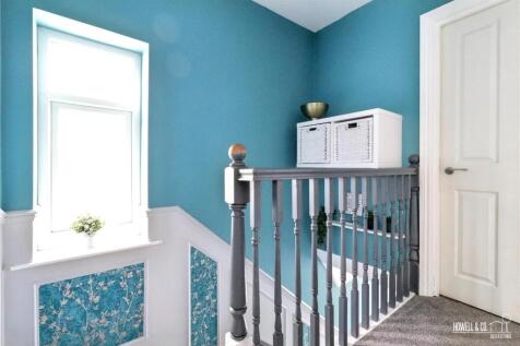 FIRST FLOOR LANDING