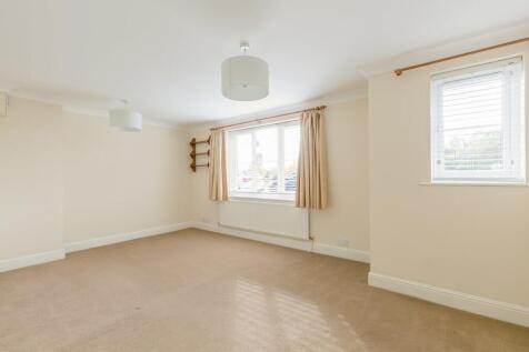 Kings Road, Shalford photo 4
