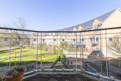 Chandlers Way, Penarth photo 4