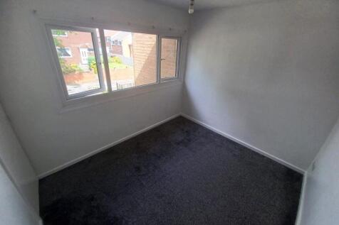 Farndale Gardens, Leeds, West Yorkshire, LS14 photo 5