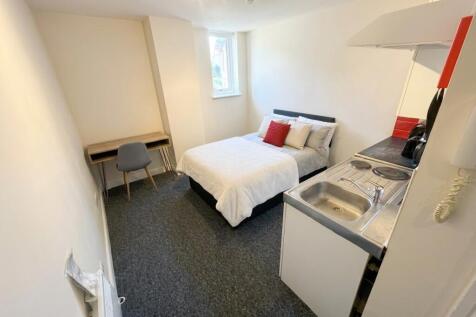 Bright studio with study desk and comfy bed...