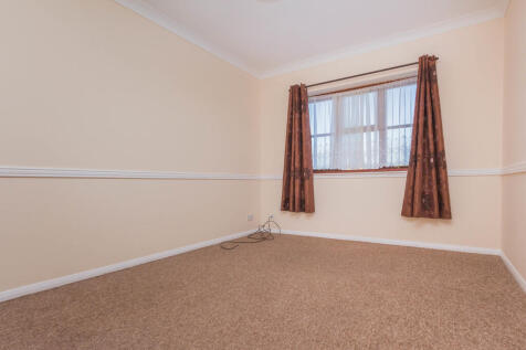 St. Peters Way, Irthlingborough photo 4