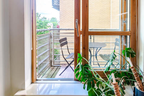 Living room with doors to the garden