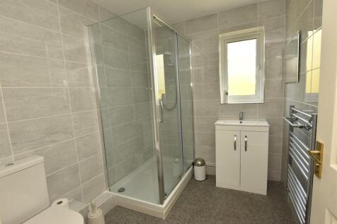 Shower Room (first floor)