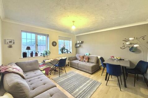 Living/Dining are...