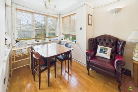 Presented by Clinton at EweMove Bexleyheath and Da