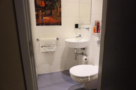 409 jesmond bathroom shot.JPG
