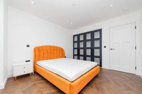 3 bed flat to rent Brook Street, Kingston upon Th