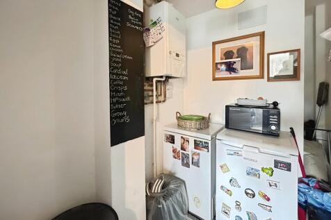 b54347e8-WhatsApp...