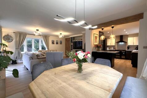 OPEN-PLAN Living/Dining Kitchen 155