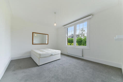 3-bed flat on Ridgway Gardens, SW19, £2,750/mo