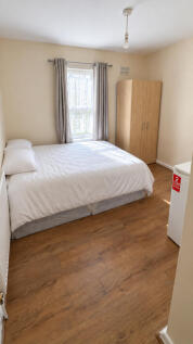 Furnished Studio with Separate Kitchen ¿ Plaist