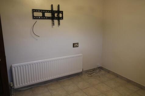 Lancaster Drive, Hornchurch, RM12 5SP photo 5