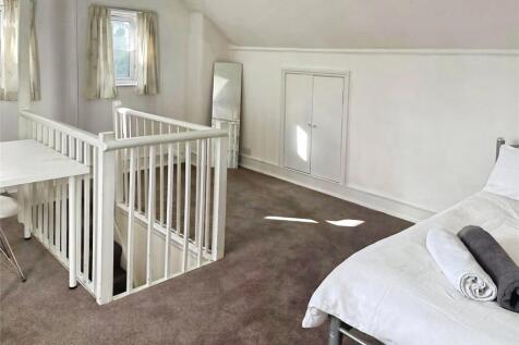 Brougham Road, London, W3 photo 3