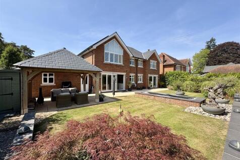 Dormy Crescent, Ferndown photo 3