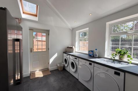 Goldfinch Close, Loughborough photo 4