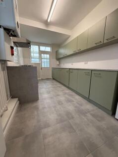 Hillington Gardens, Woodford Green, Essex, IG8 photo 3