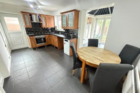 Ashleigh Avenue, Pontefract, West Yorkshire, WF8 photo 5