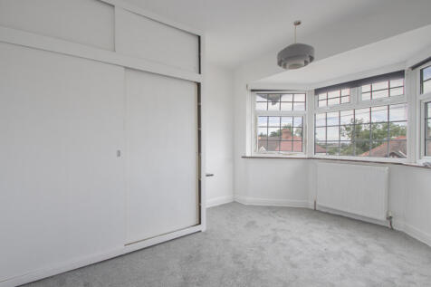 Clayhill Crescent, Mottingham, London, SE9 photo 5