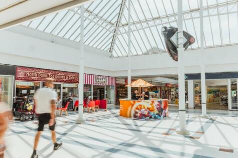 Retail Property (Shopping Centre) to rent in hull