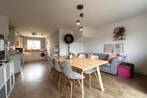 OPEN-PLAN Dining Kitchen 753